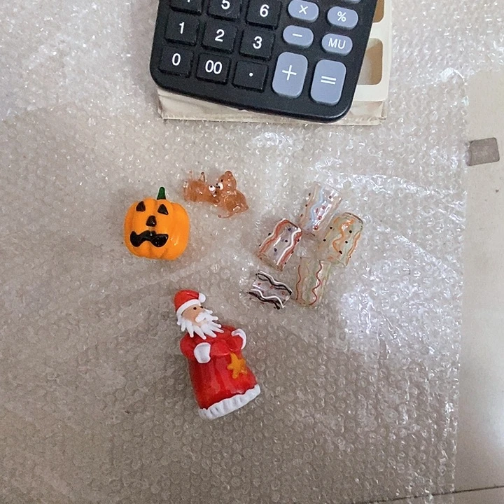 玻璃颈饰咸**瘩琉璃摆件