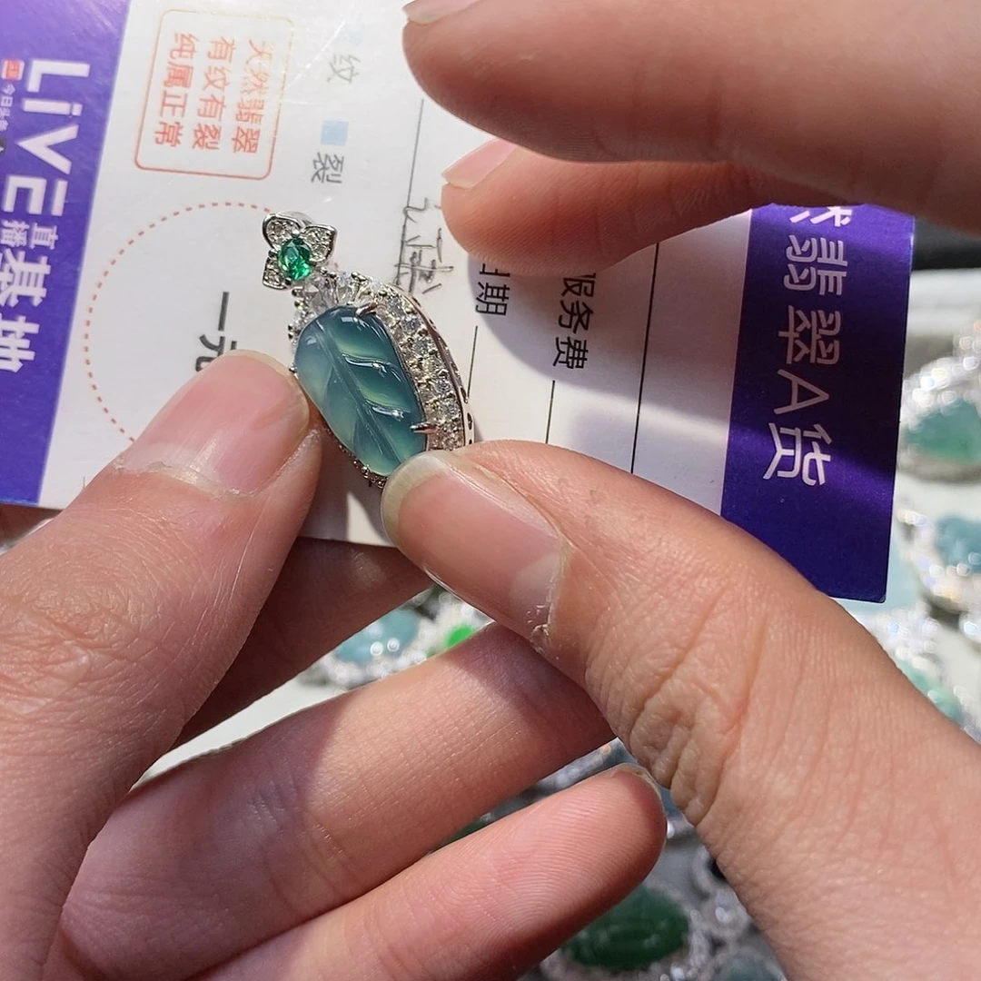 翡翠颈饰未镶嵌翡翠