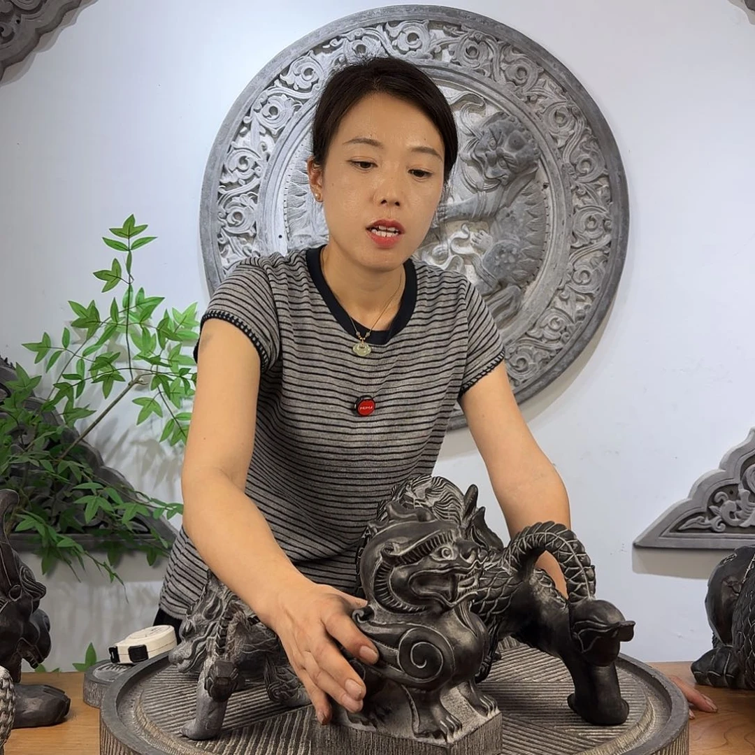 石材20厘米高傲娇小貔貅