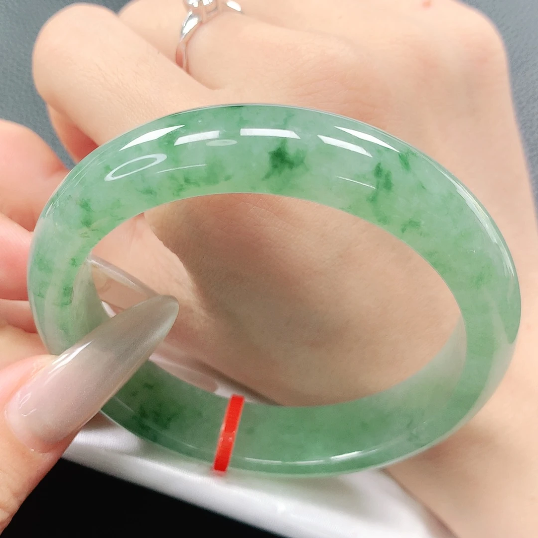 翡翠手镯未镶嵌58圈