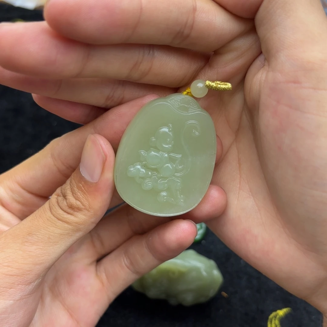 似***华和田玉未镶嵌颈饰