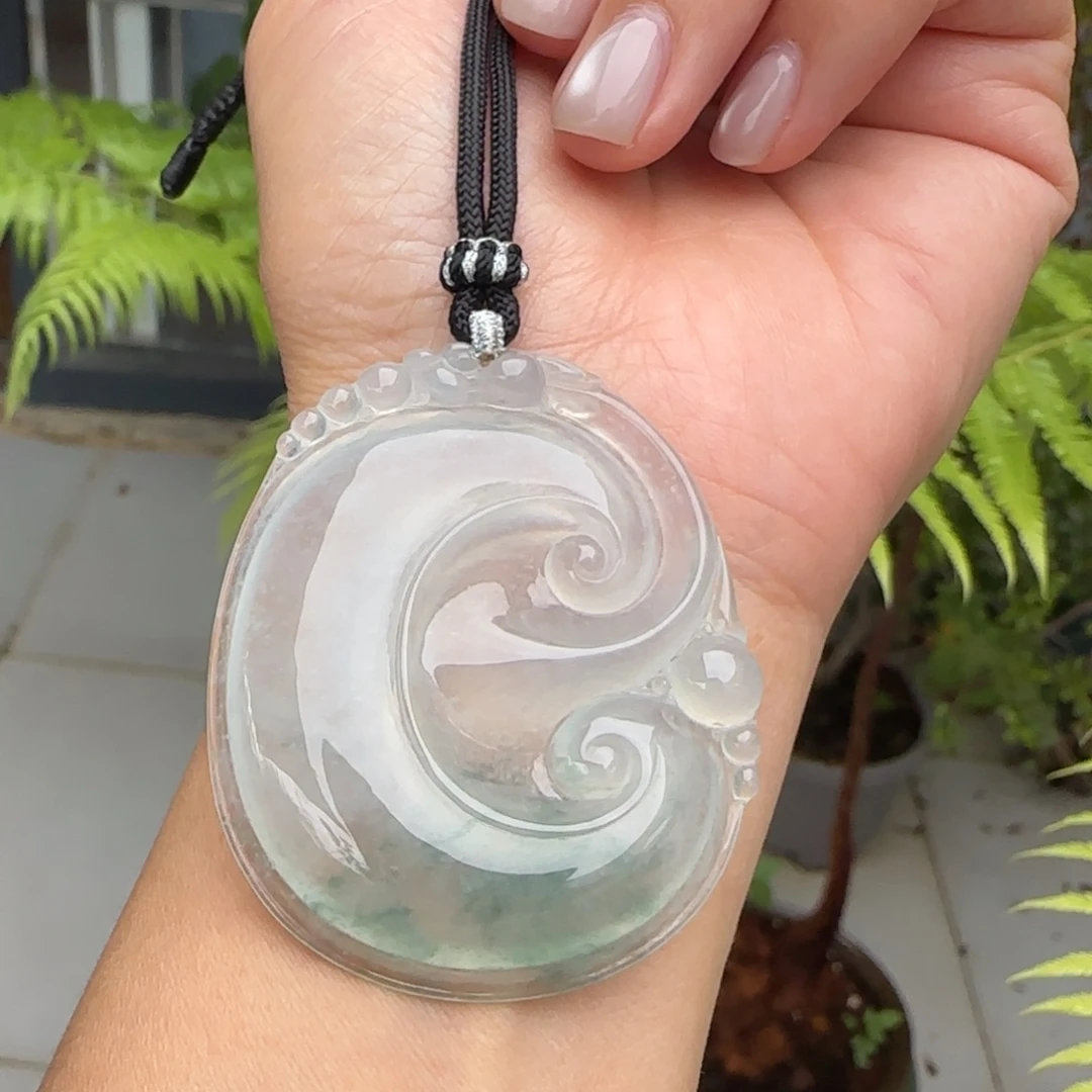 翡翠未镶嵌颈饰飘花大如意