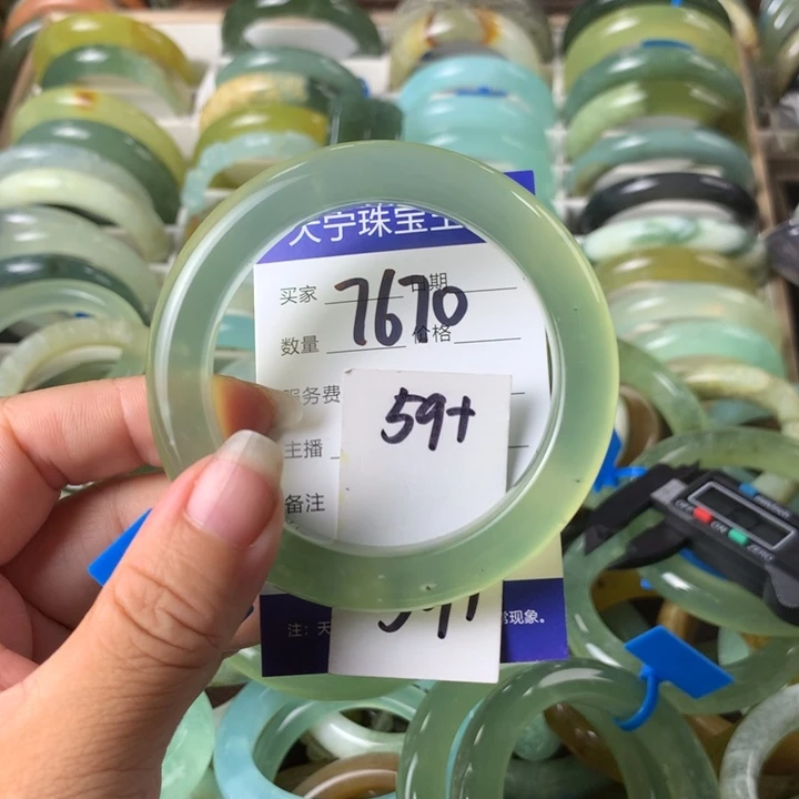 未镶嵌蛇纹石玉手镯会****丁7670