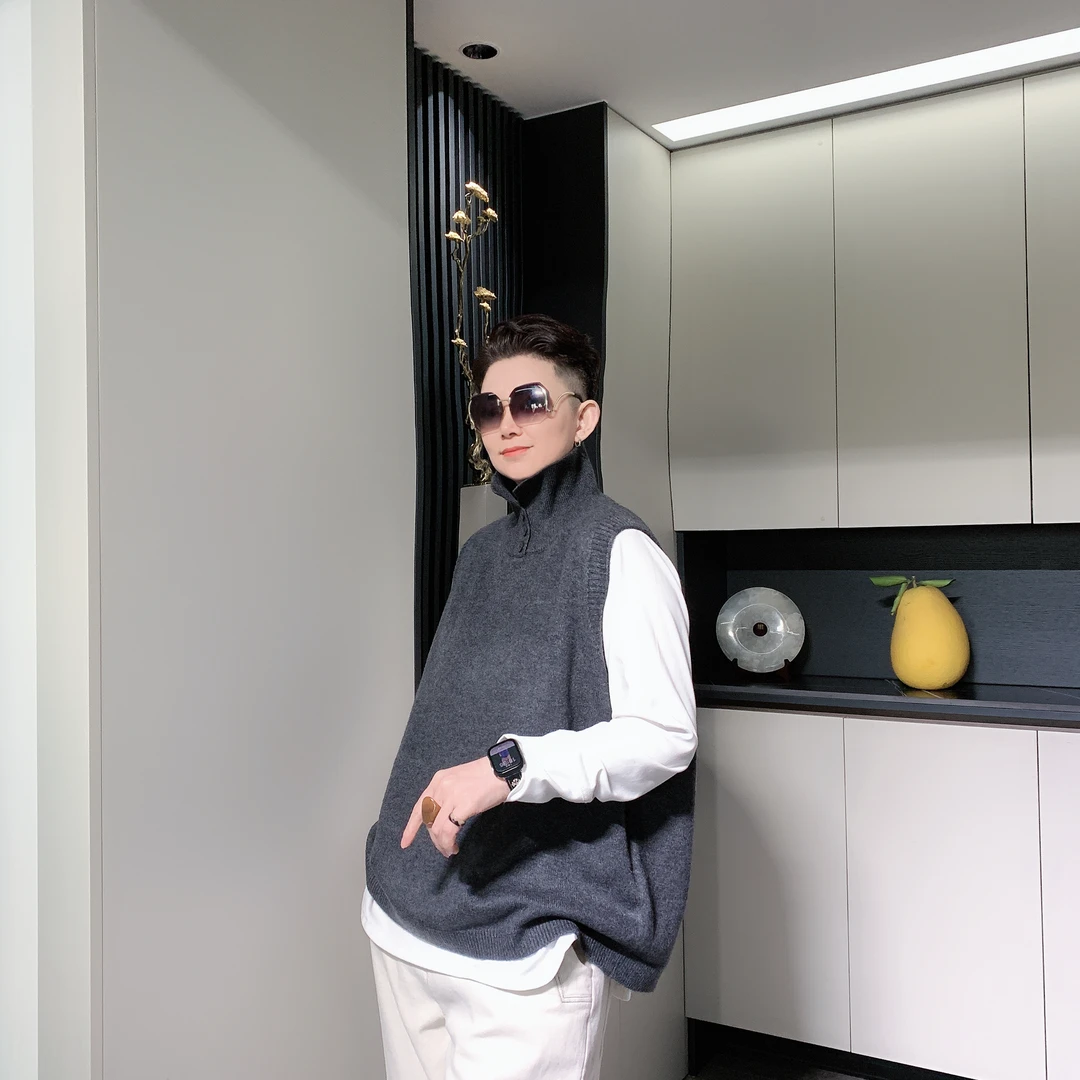 【六个原创】设计款潮流宽松纯色百搭网红款翻领时尚高领马甲66925