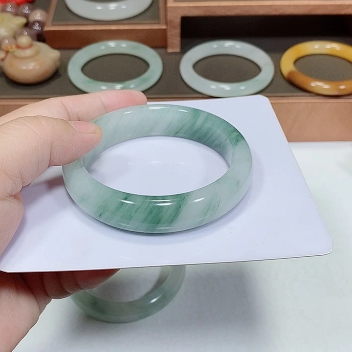 知***乐石英岩玉未镶嵌手镯