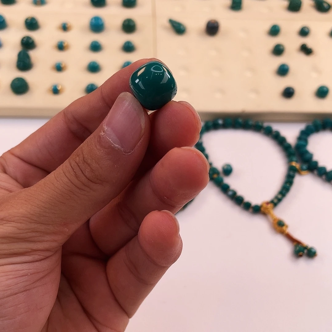 T***茶绿松石未镶嵌颈饰