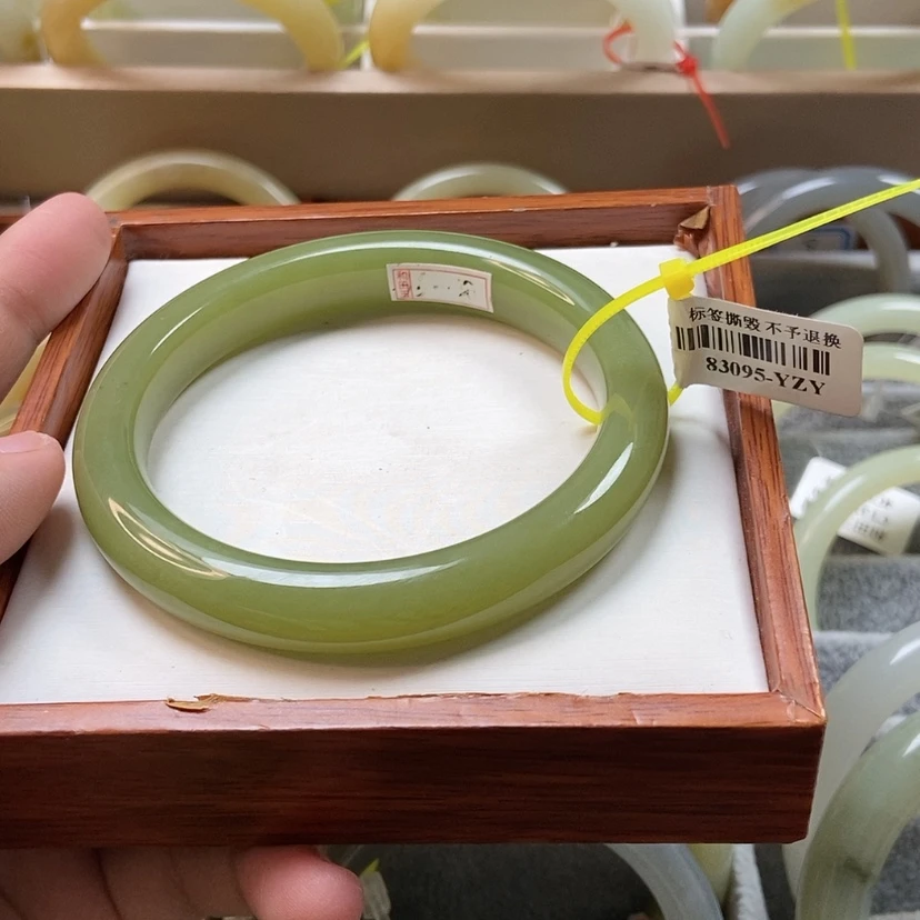 【闪购商品】和田玉手镯未镶嵌