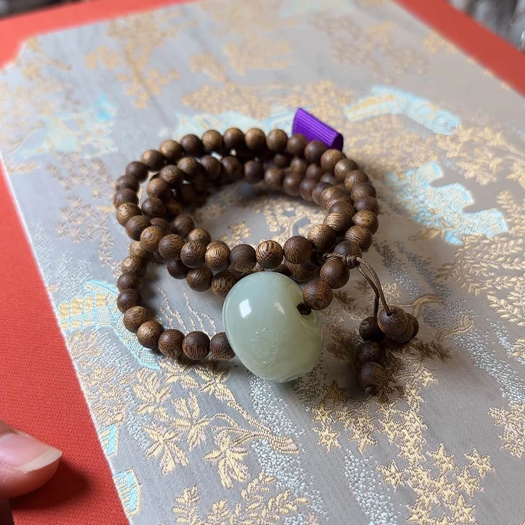 p***y和田玉未镶嵌颈饰