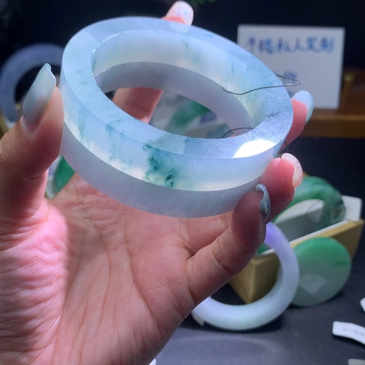 定制翡翠未镶嵌翡翠手镯