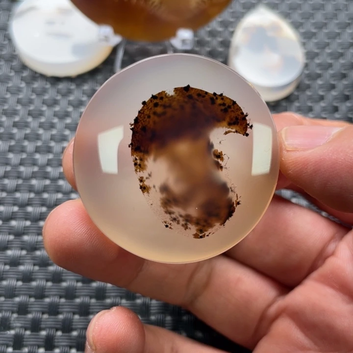 李***7玛瑙/玉髓未镶嵌颈饰