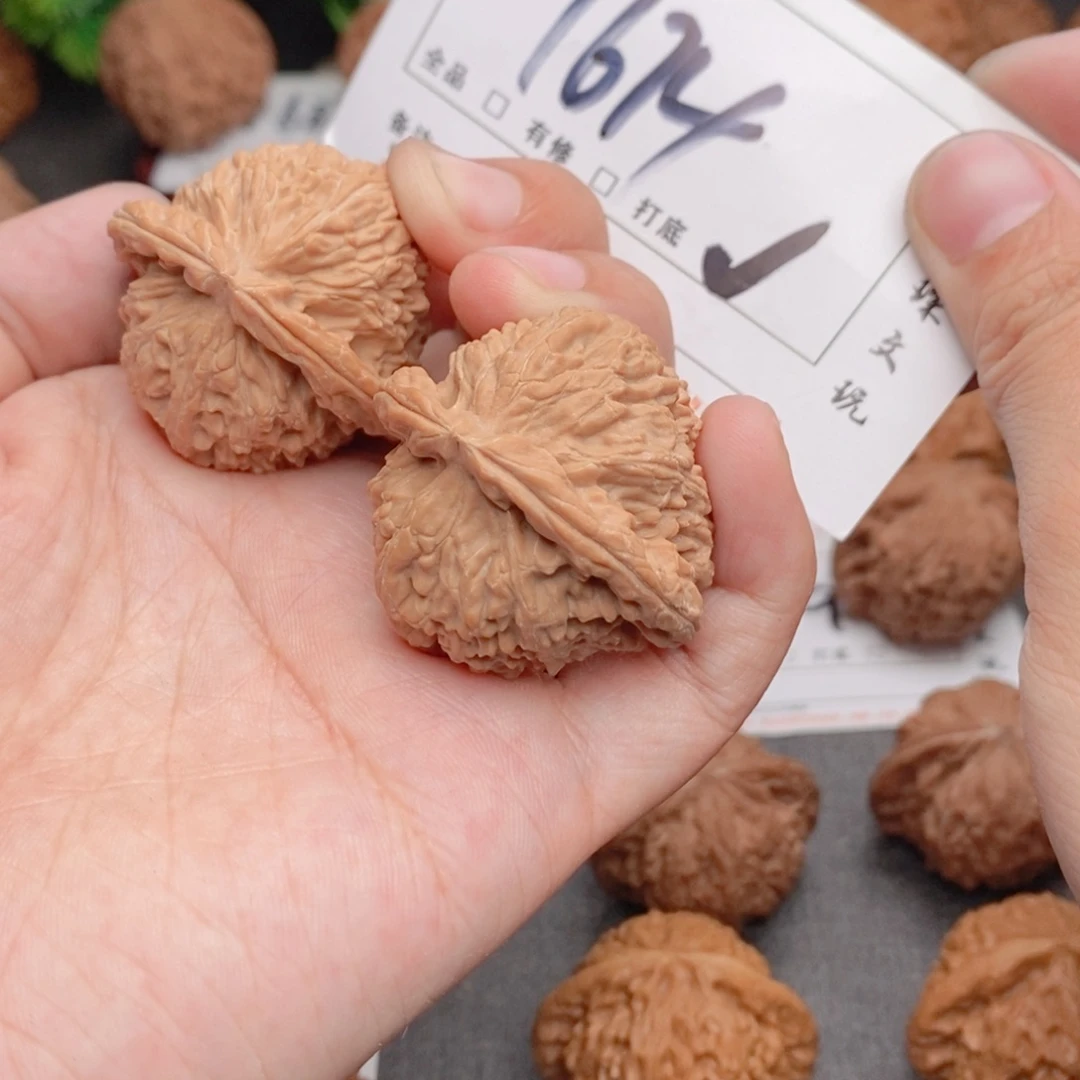 吊坠文玩核桃37三角白1674