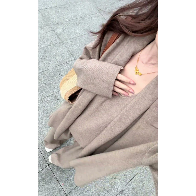 2025早秋新款法式气质宽松长袖毛衣开衫V领吊带背心高腰阔腿长裤