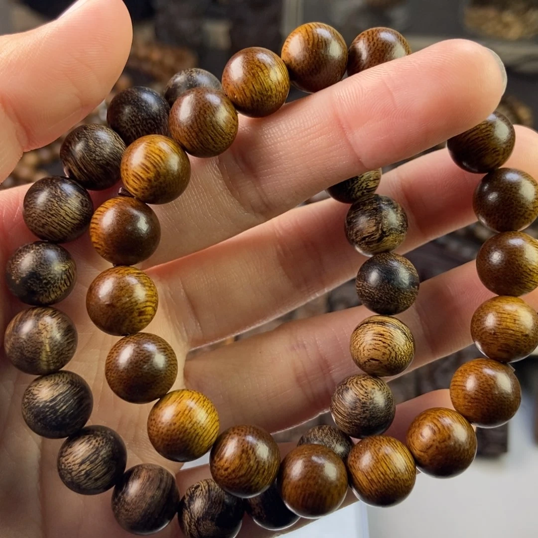 沉香手串归*?越南芽庄白瘤疤虎斑和越南芽庄白