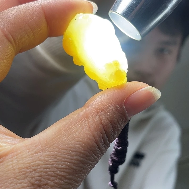 和田玉未镶嵌把件