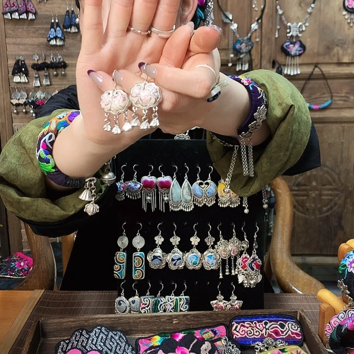 花岗石铁合金耳环