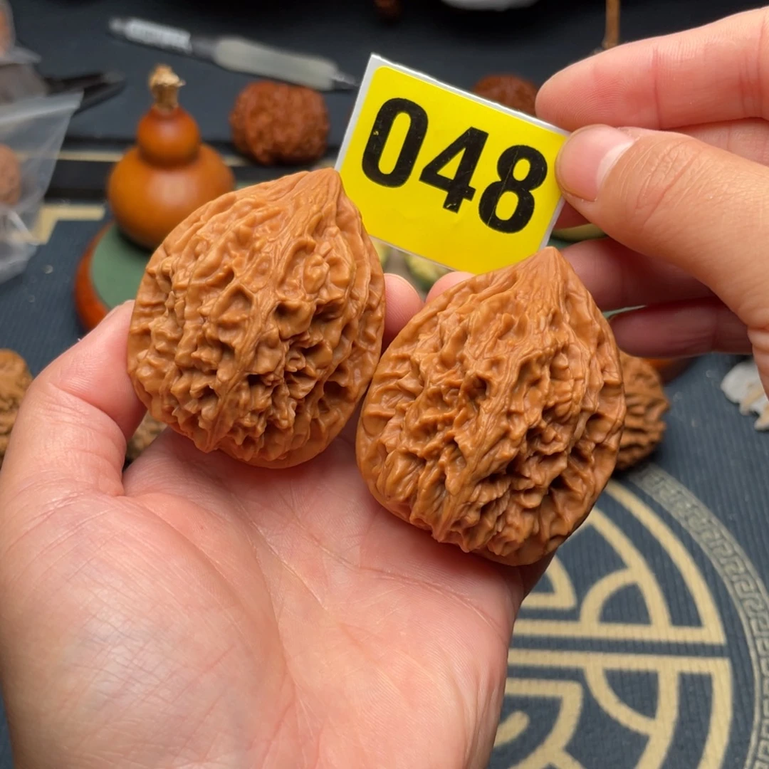 文玩核桃把件44.5老树鸡心048号