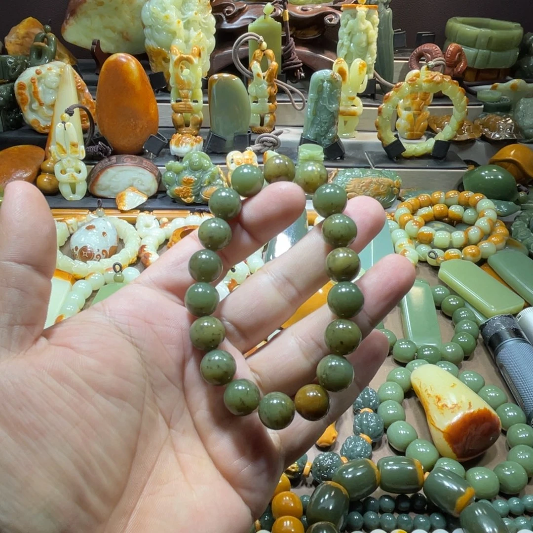 透闪石质玉未镶嵌珠宝奇石