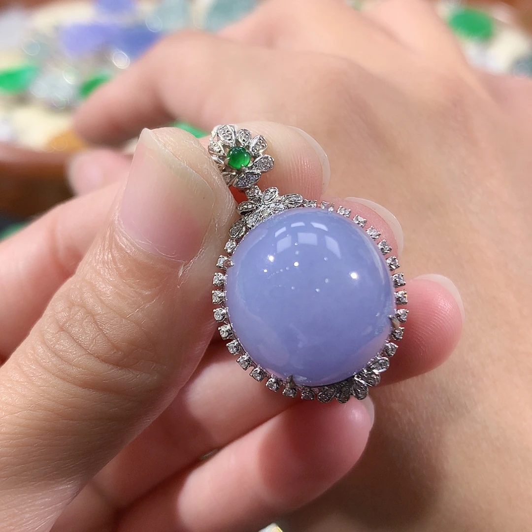 翡翠18K金镶嵌颈饰