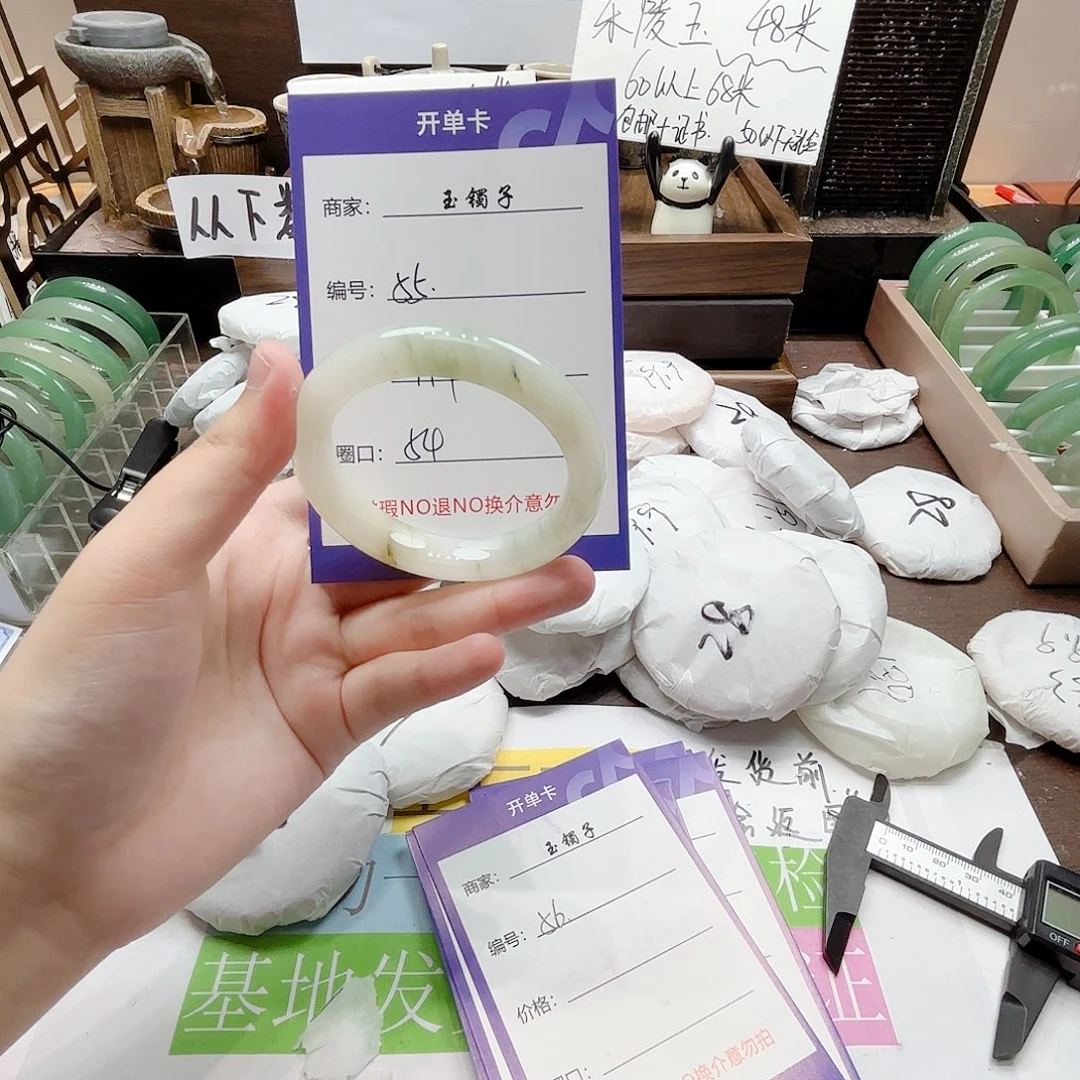 未镶嵌手镯石英质玉55