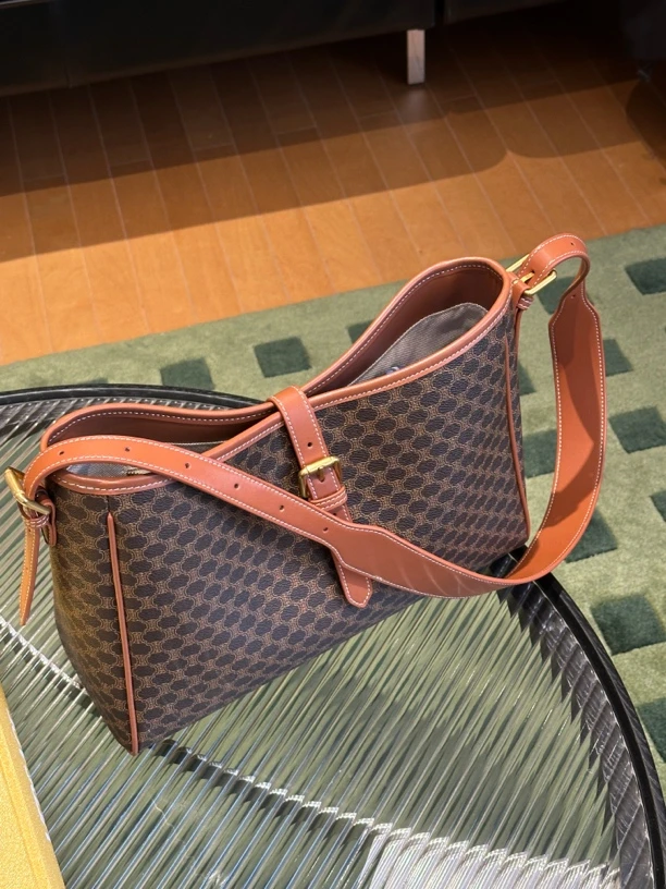 黄后独家 经典凯旋门 能竖着放保温杯的通勤神器 斜挎单肩老花包