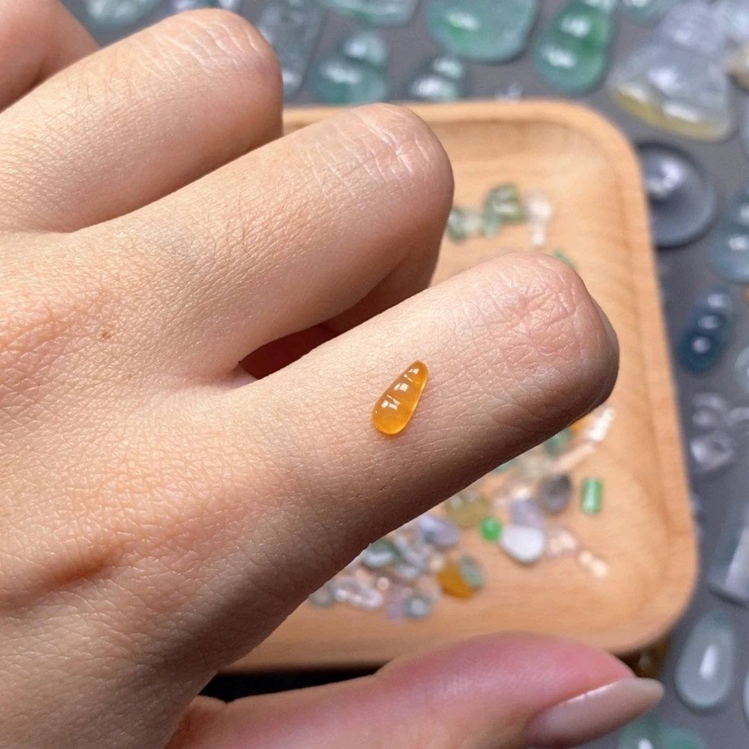 小***笋翡翠未镶嵌颈饰翡翠