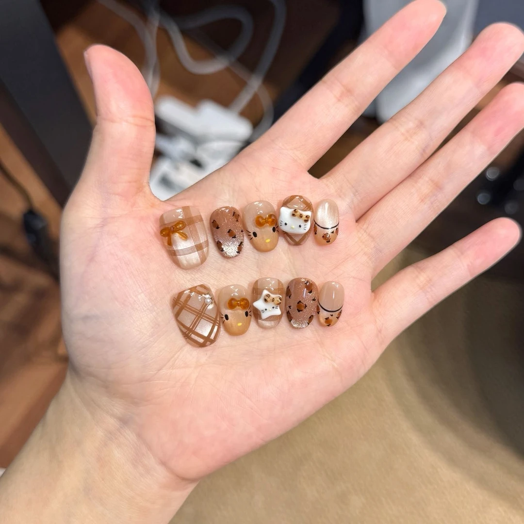 焦糖kitty 豆豆甲 | 高级棕色系豹纹可爱立体手工KT穿戴式美甲