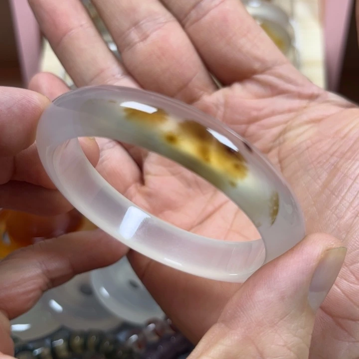 大***员玛瑙/玉髓未镶嵌手镯