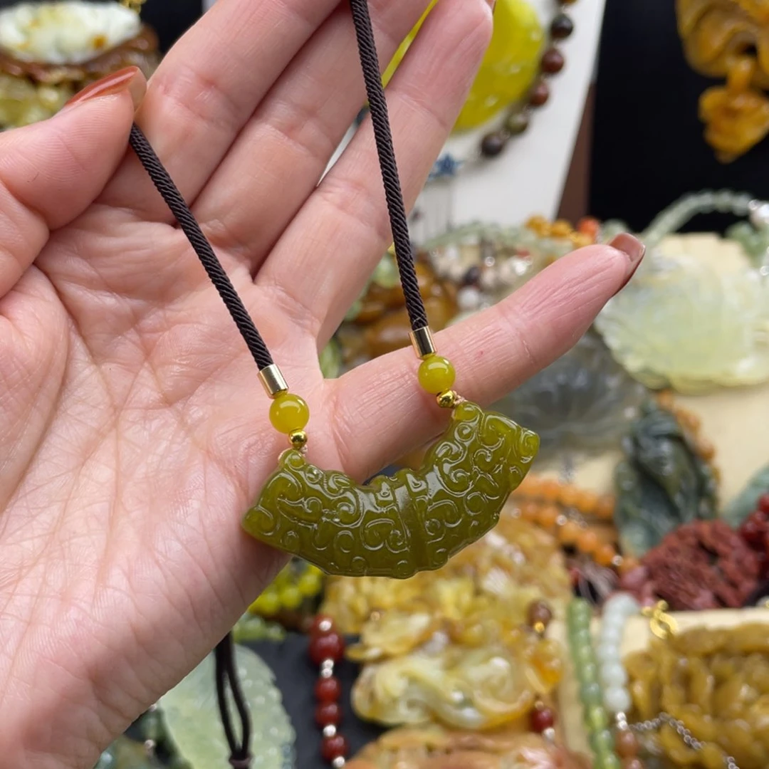 未镶嵌蛇纹石玉颈饰