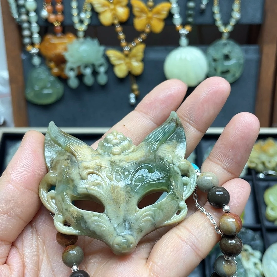 未镶嵌蛇纹石玉颈饰
