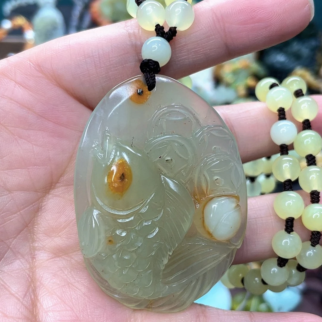 蛇纹石玉颈饰未镶嵌