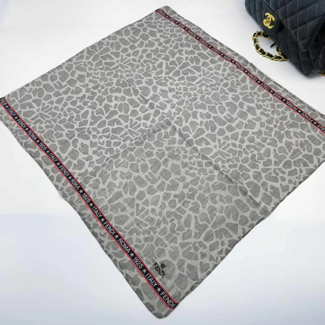 95新 FENDI/芬迪 海囤/芬迪/丝巾/yy09152