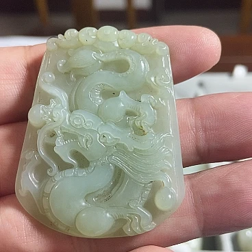 和田玉（糖玉）未镶嵌颈饰龙牌