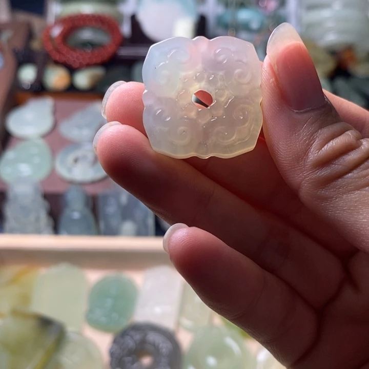 未镶嵌蛇纹石玉颈饰