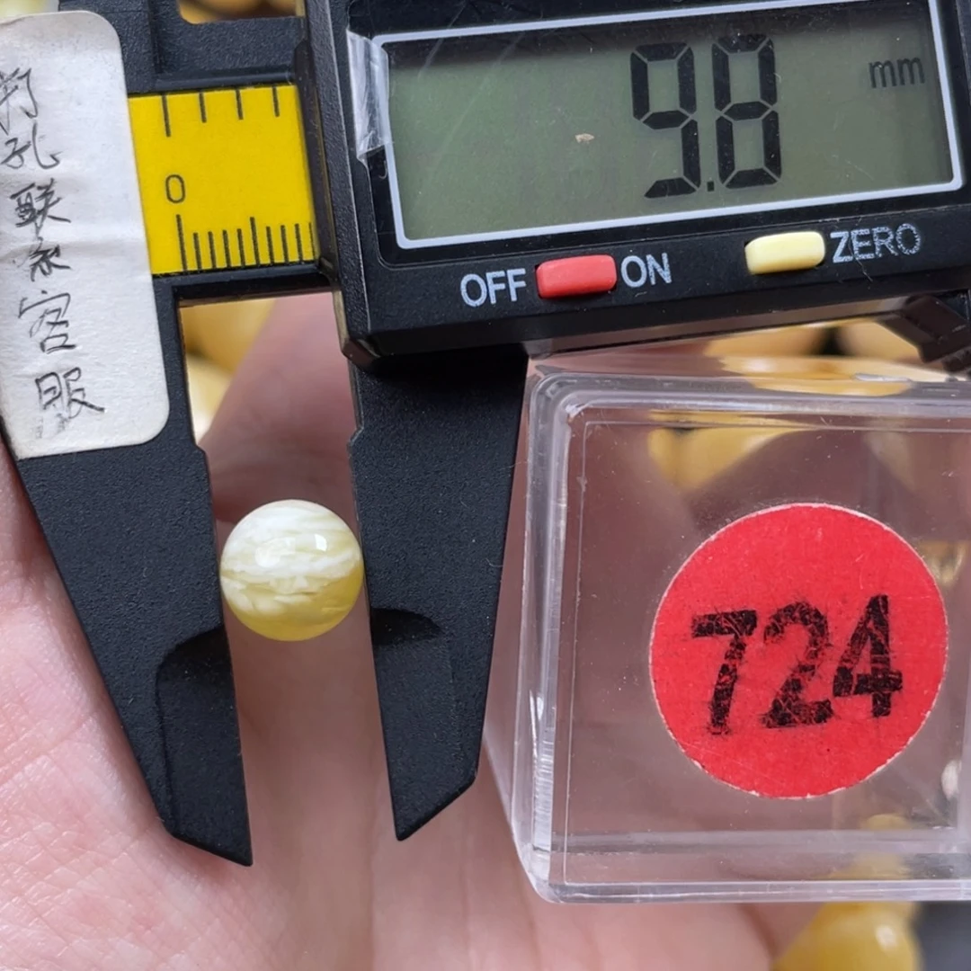 蜜蜡未镶嵌珠宝奇石