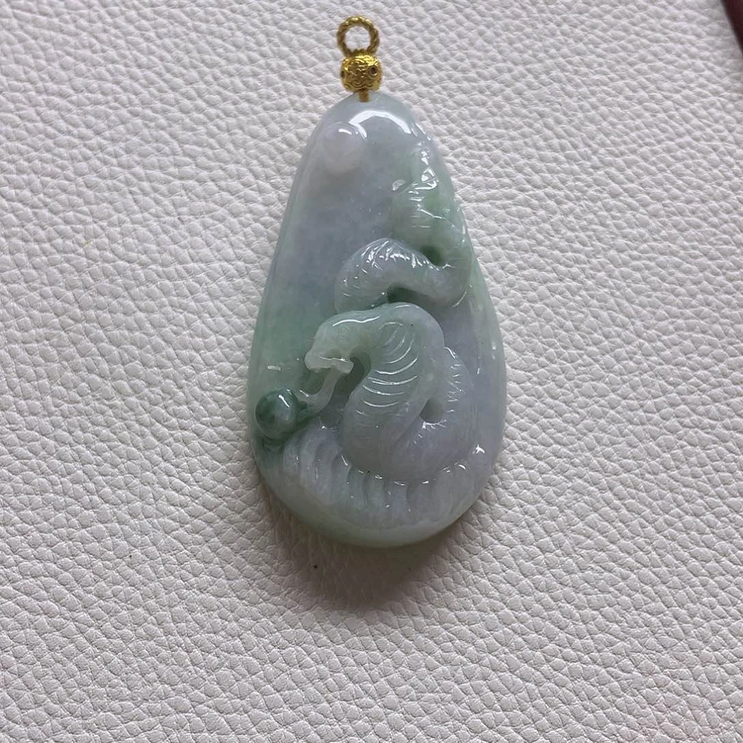 翡翠未镶嵌颈饰翡翠蛇牌