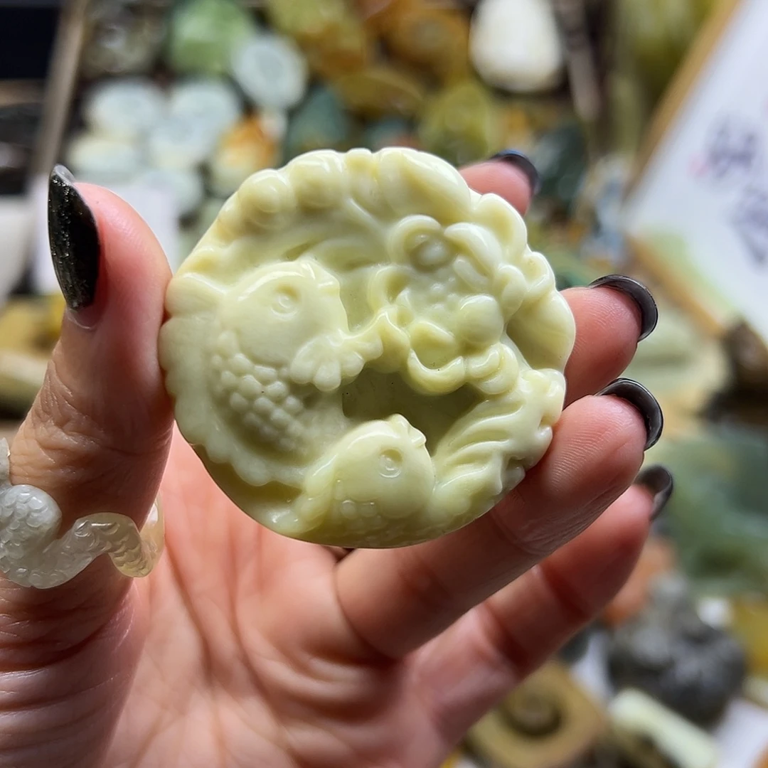 未镶嵌岫玉颈饰辽阳料莲花鱼