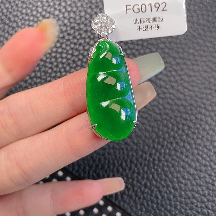 颈饰银S925镶嵌翡翠