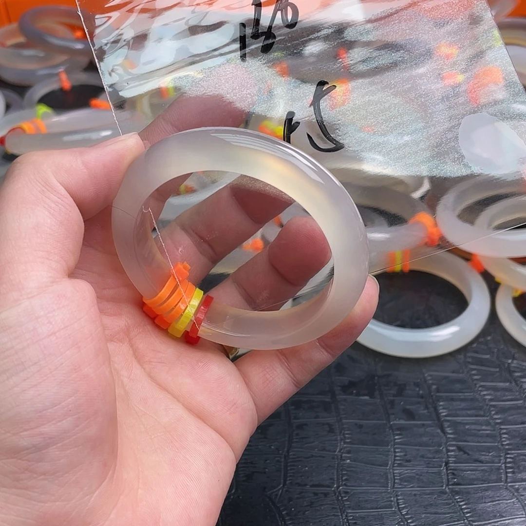 玛瑙/玉髓手镯未镶嵌136