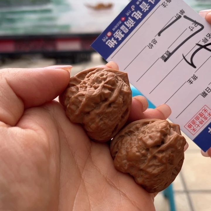 核桃把件34左右三角蛤蟆头红皮
