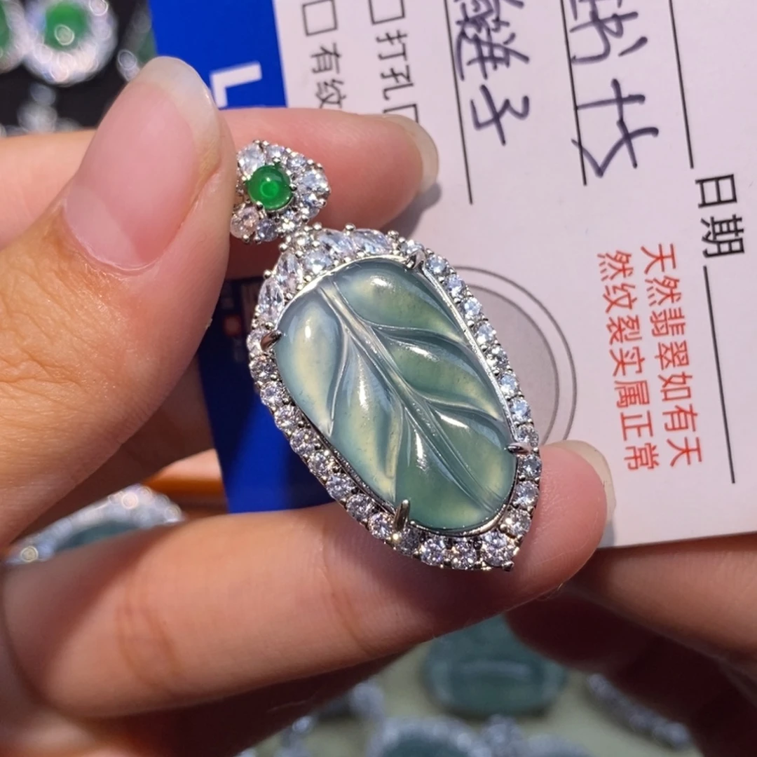 颈饰未镶嵌翡翠天然