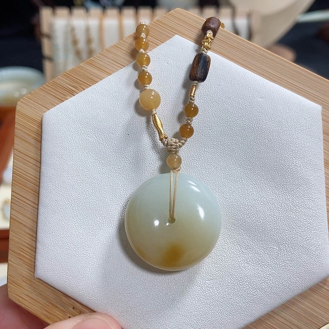 南红玛瑙颈饰未镶嵌