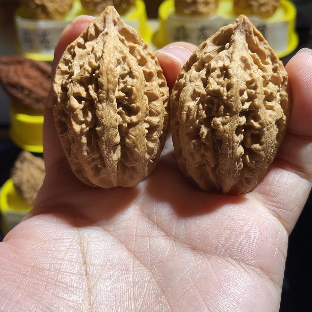 文玩核桃吊坠凤羽