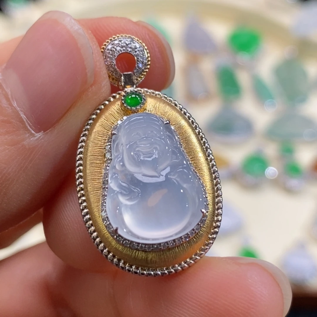 翡翠18K金镶嵌颈饰