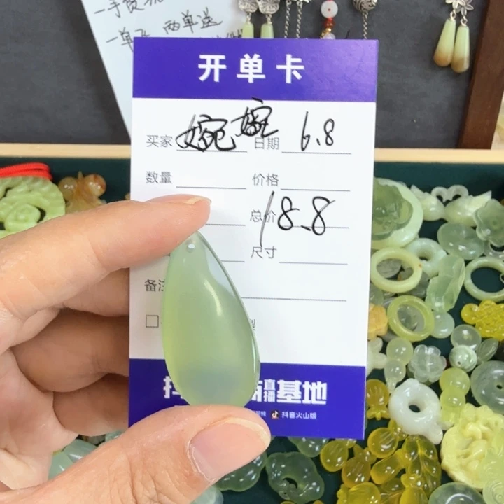 蛇纹石玉合金颈饰婉**勤