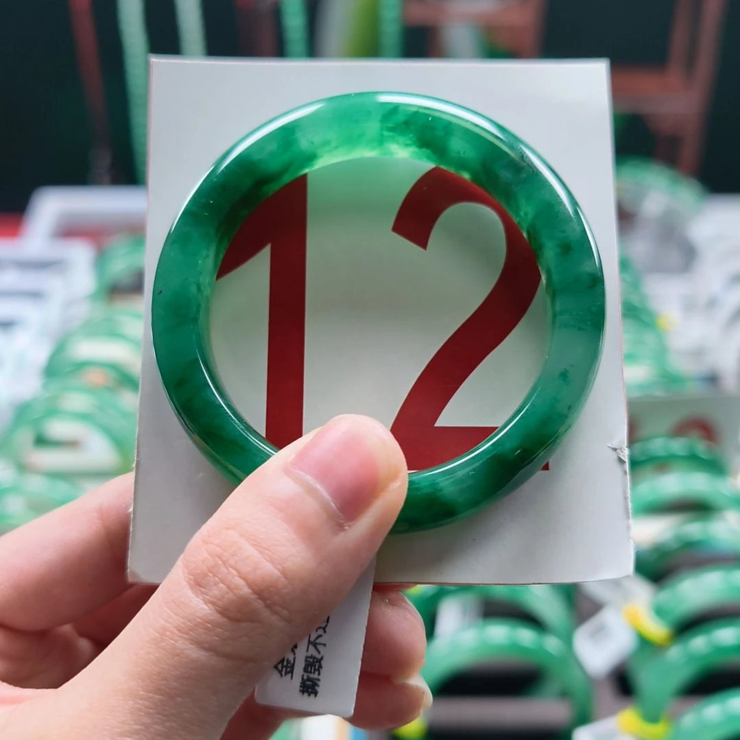 石英质玉（非洲翠）未镶嵌手镯非洲翠手镯