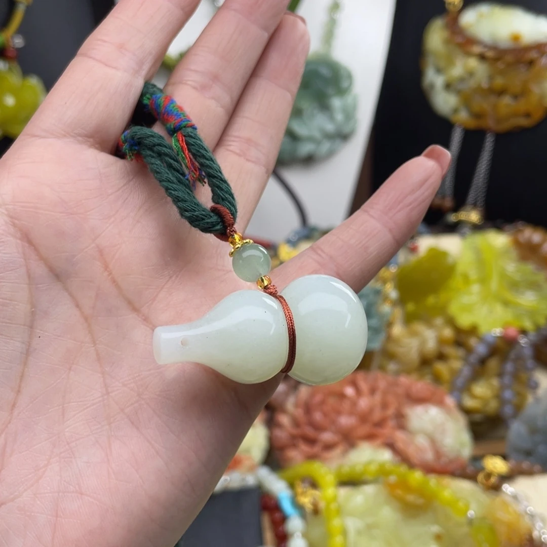 未镶嵌蛇纹石玉颈饰