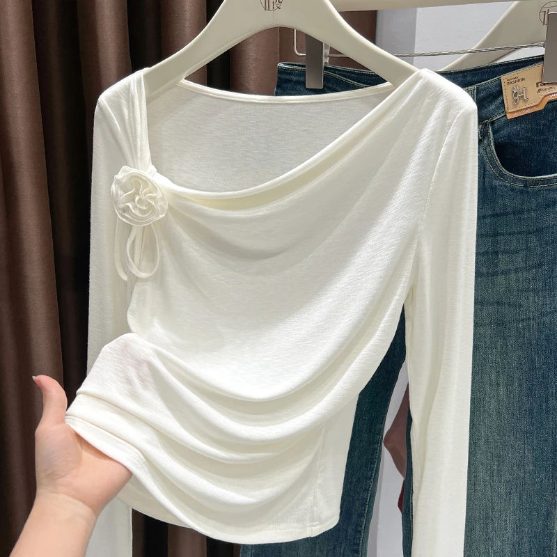 白色设计感斜领长袖t恤秋季新款立体花朵独特漂亮小衫修身打底衫