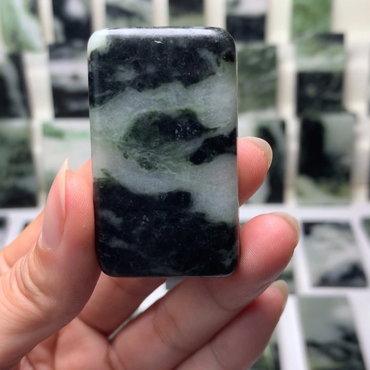 独山玉颈饰未镶嵌