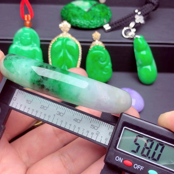 翡翠未镶嵌手镯…．