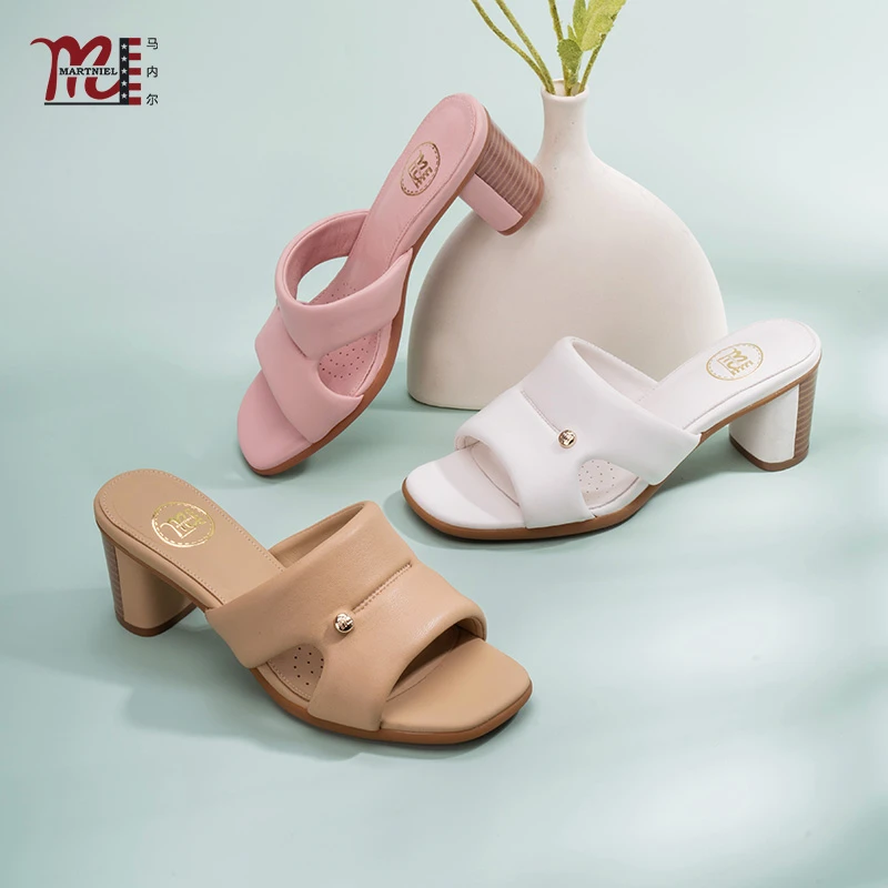 【 金美伶专属 】MARTNIEL马内尔粗跟一字拖外穿露趾防滑G48122